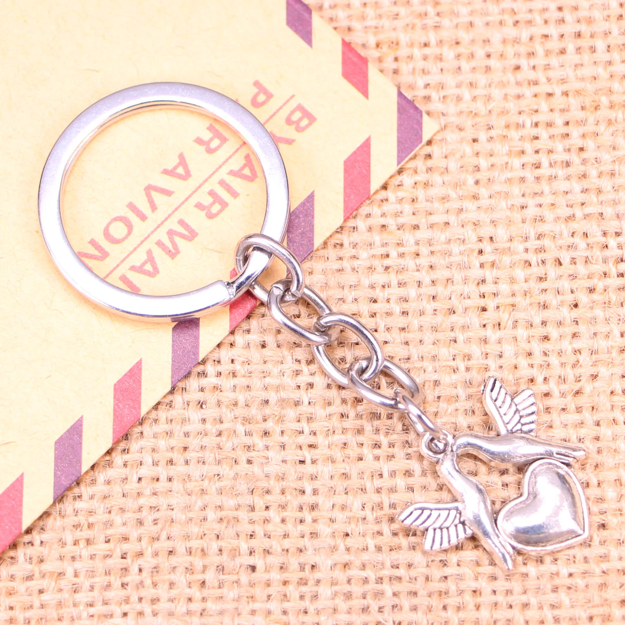 20pcs Fashion Keychain 21x21mm Kissing Doves Birds Heart Pendants DIY Men Jewelry Car Key Chain Ring Holder Souvenir For Gift