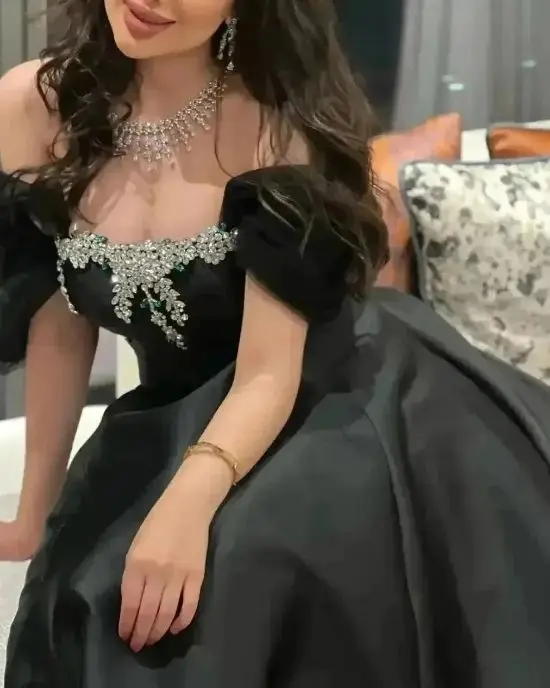 

Saudi Arabia Modern Black Prom Dresses Dubai Women Evening Dresses Off the Shoulder Crystal Diamond Women Party Gowns