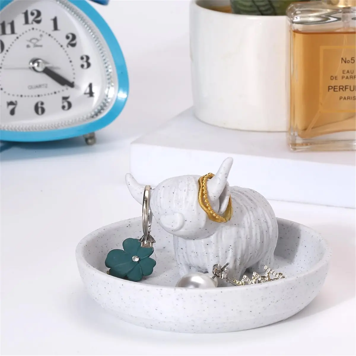 Cow Ring Holder with Circular Dish, 3D Printed Bohemian Style Stuff Ring Jewelry Plate Organizer for Office Home.