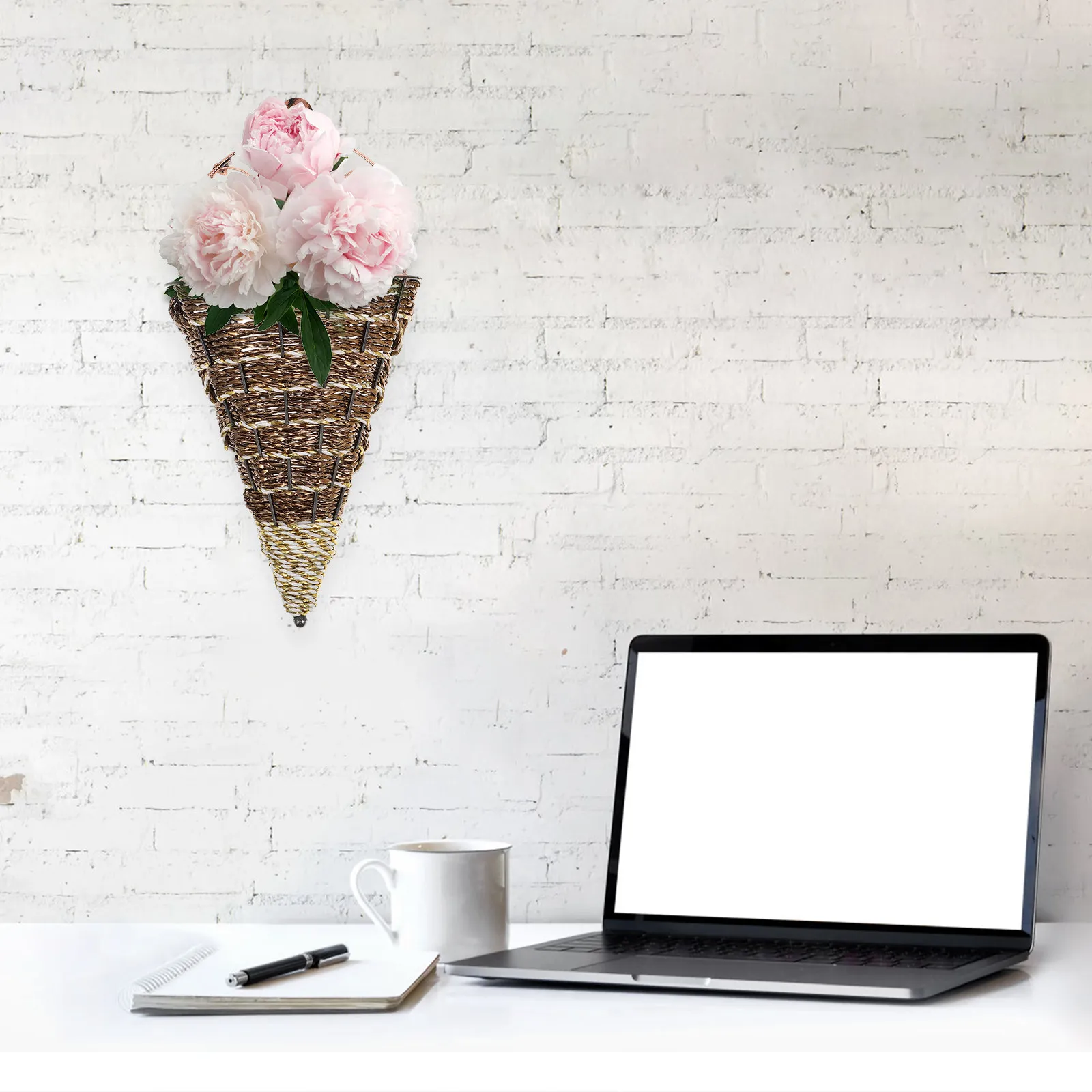 2Pcs Triangular Wall Hanging Flower Baskets Retro Style Wrought Iron Flower Frame Decorative Planter Holder for Home Office