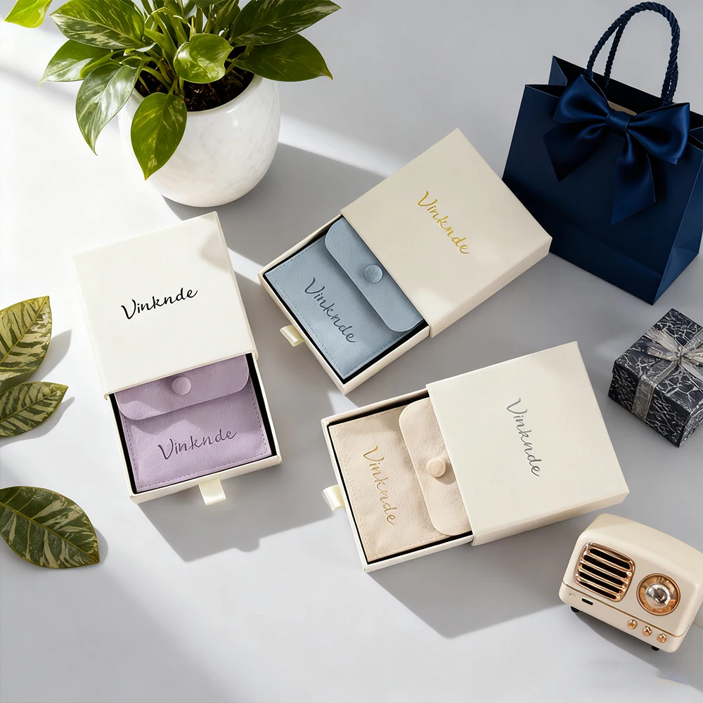 

Высококачественная бежевая шкатулка для драгоценностей с индивидуальной печатью, серьги, ожерелье, кольцо, упаковка, шкатулки для драгоценностей с бархатной сумкой-защелкой