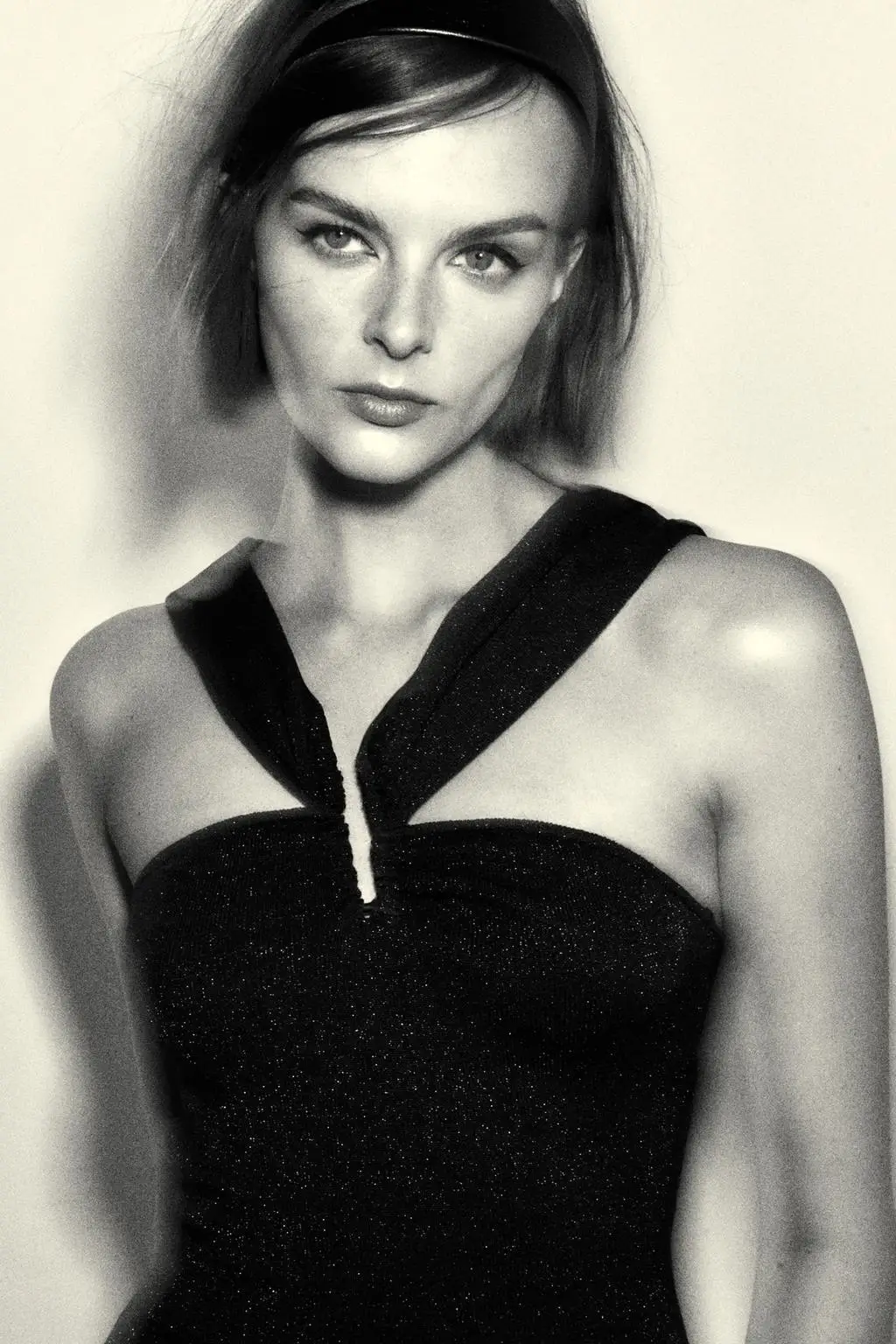 فستان نسائي عصري مثير بفتحة رقبة وصل حديثًا لربيع الخريف بخصر عالٍ على الطراز الكوري ورقبة على شكل حرف v تنورة قصيرة فستان من...