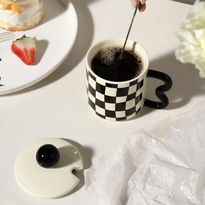 Checkerboard Vintage Ceramic Mug with Lid Feature Handle Cup Office Coffee Cup Home Niche Milk Cup