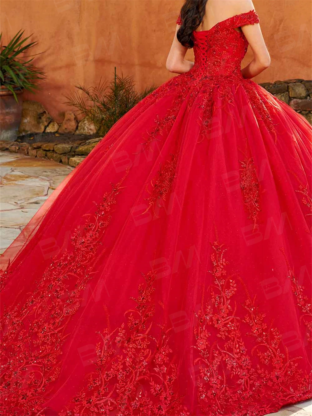 ใบApplique Quinceชุดลูกไม้ทองBasqueค็อกเทลโรแมนติกVestido De Baile Vestidos De 15 Quinceañera