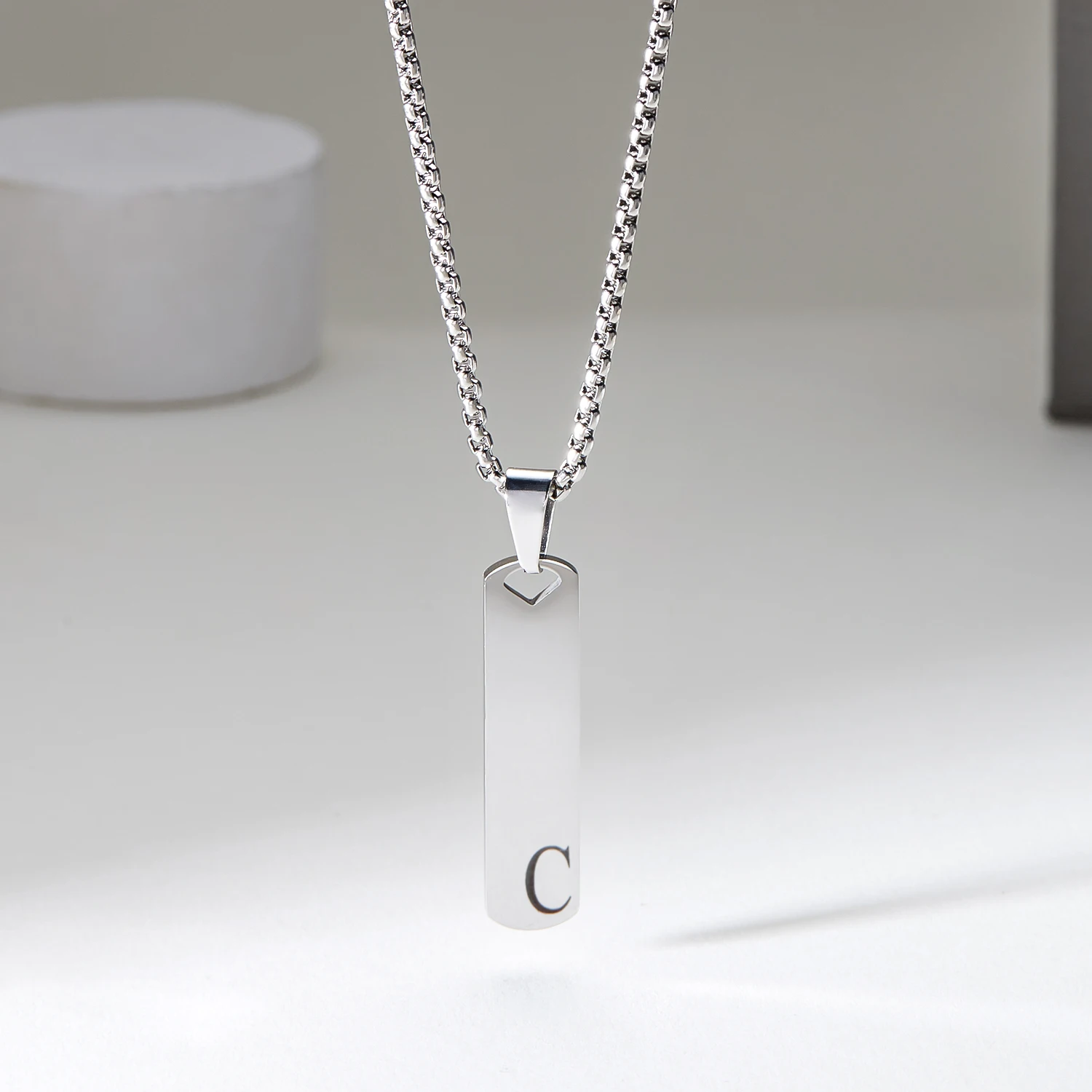 Modische Initialen-Halskette für Männer und Frauen, Exquisiter Wasserdichter Edelstahl-Anhänger mit A-Z-Buchstaben, Alphabet-Schmuck – Detail 13