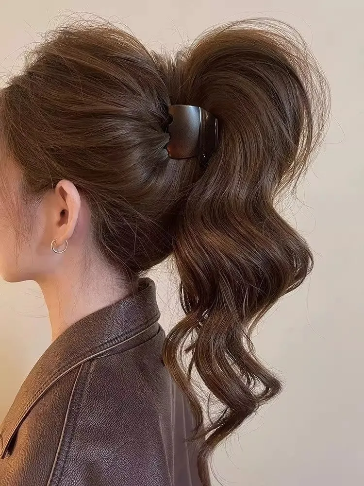 Hochwertige Haarspange aus Schildpatt. Hochwertiges Haarverlängerungs-Fixiergerät für hohe Pferdeschwänze. Langanhaltende Styling-Haarschmuckstücke für Elegante Frisuren – Detail 12