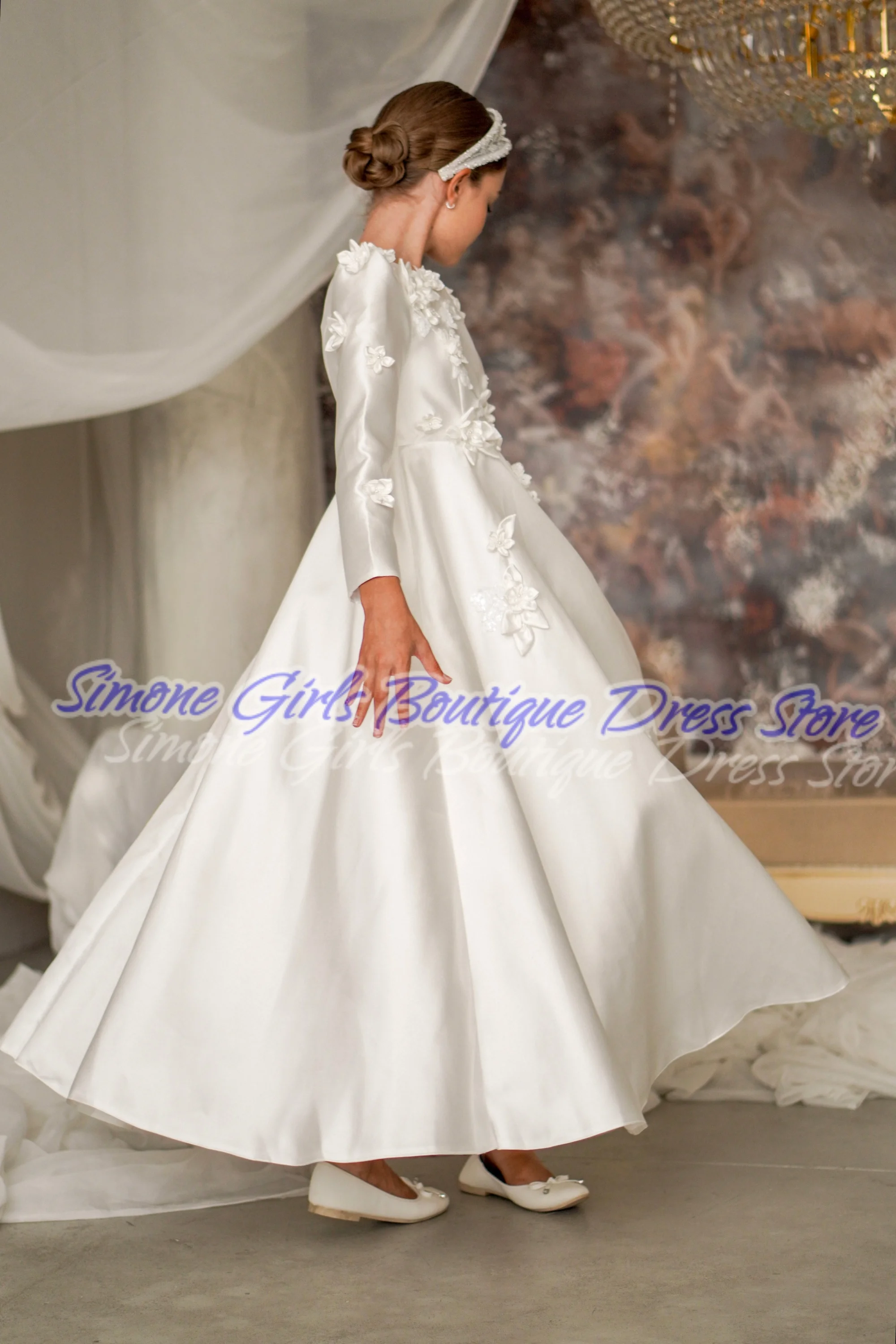 Satynowa sukienka z długim rękawem i okrągłym dekoltem, zdobiona aplikacjami, sukienka dla dziewczynki na wesele, uroczystości świąteczne, przyjęcie urodzinowe.