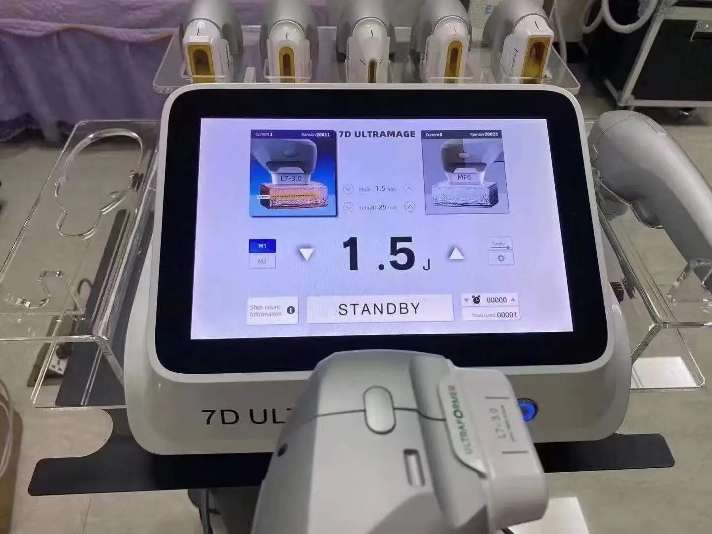 

Двухручковая конструкция, подходит для домашнего и салонного использования. Прямые продажи с завода.