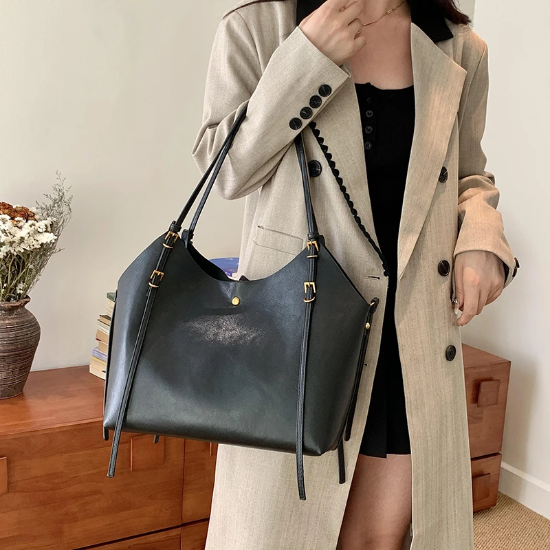 

Classic Elegant Ladies Shoulder Bag, Genuine Leather Handbag With Crossbody Option, Luxury Brand Famous Designer Trendy