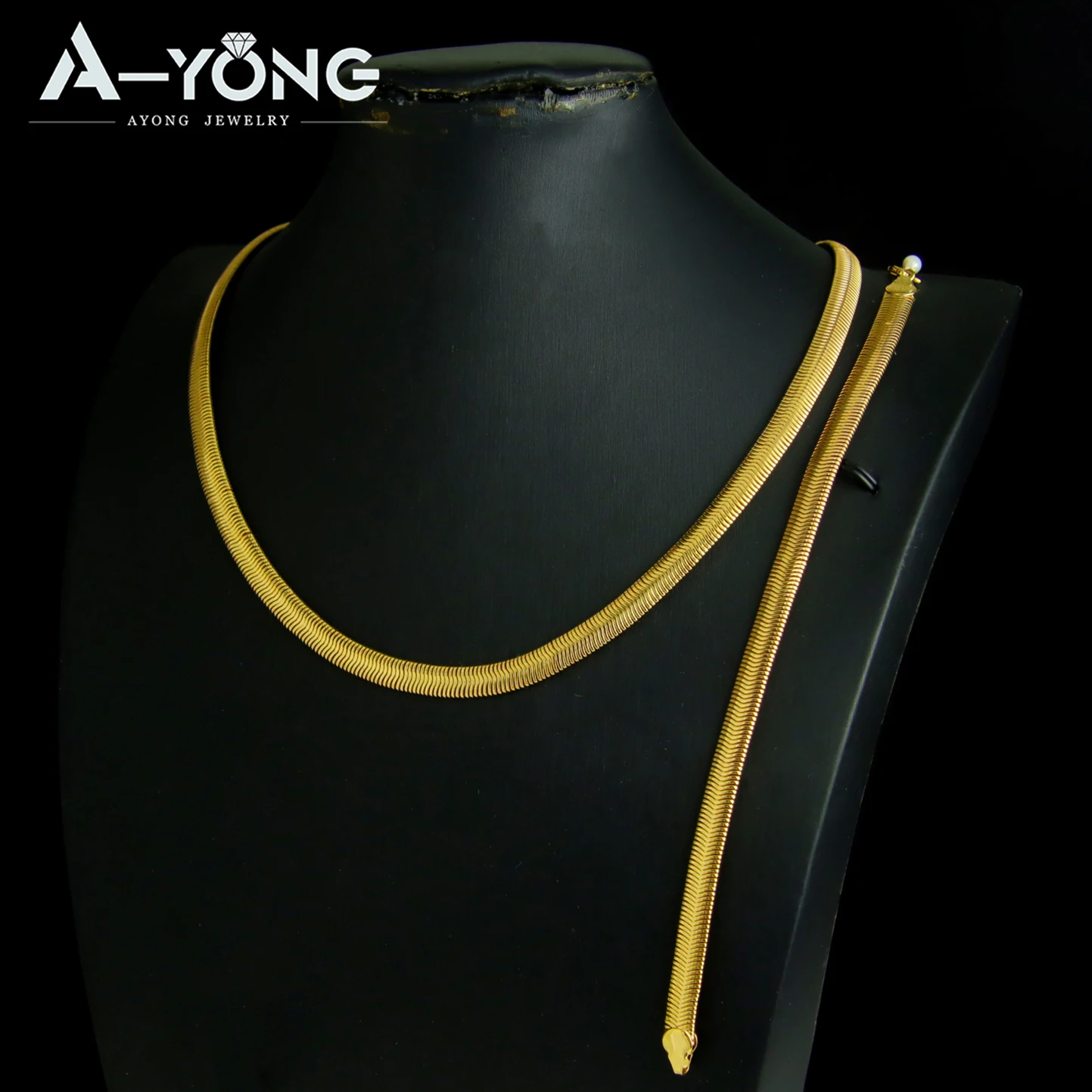 Modisches Hip-Hop-Schlangenketten-Schmuckset, 21k vergoldet, arabische Vintage-Textur-Halskette und Armband, italienischer Punk-Schmuck für Frauen – Detail 2