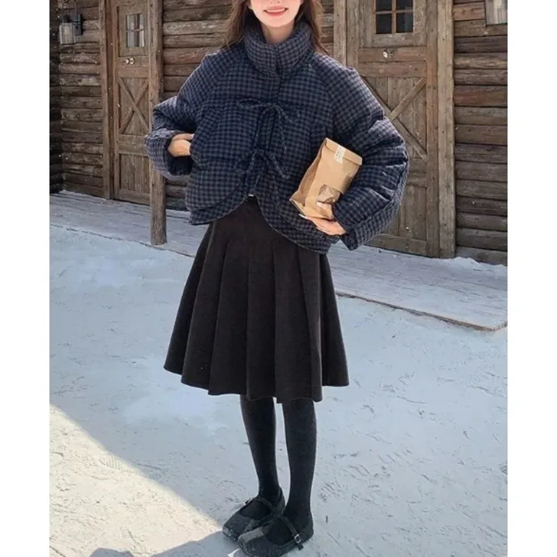Chaqueta corta de algodón a cuadros con pajarita para mujer en invierno Chaqueta de pan acolchada de algodón suelta y gruesa