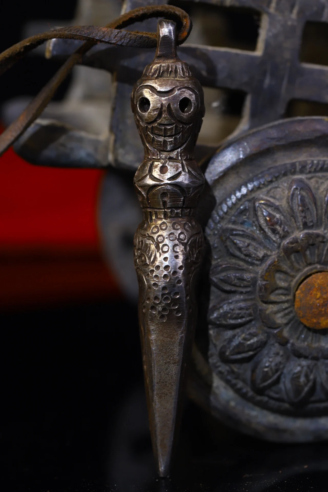 4 "مجموعة معبد التبت القديمة Tiantie Cinnabar البومة جمجمة رأس رأس Dorje Vajra Phurpa تميمة قلادة تاون هاوس طرد الأرواح الشريرة