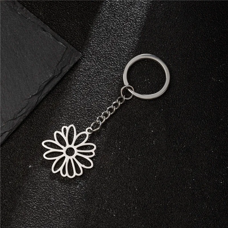 Summer Design Daisy Flower Metal Keyring Silver Color Plant Pendant Keychain Bag Purse Charms DIY Accessories Birthday Gift