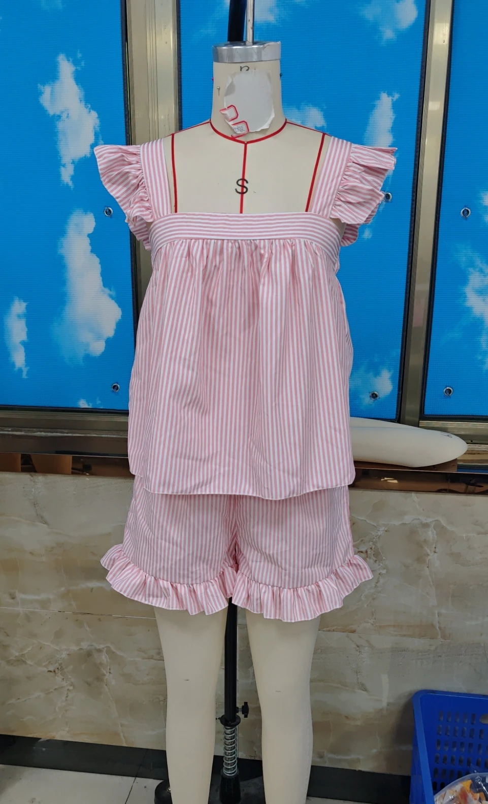 

Женский летний наряд, полосатый/однотонный квадратный вырез, топы с летящими рукавами и шорты с рюшами, повседневный комплект из 2 предметов