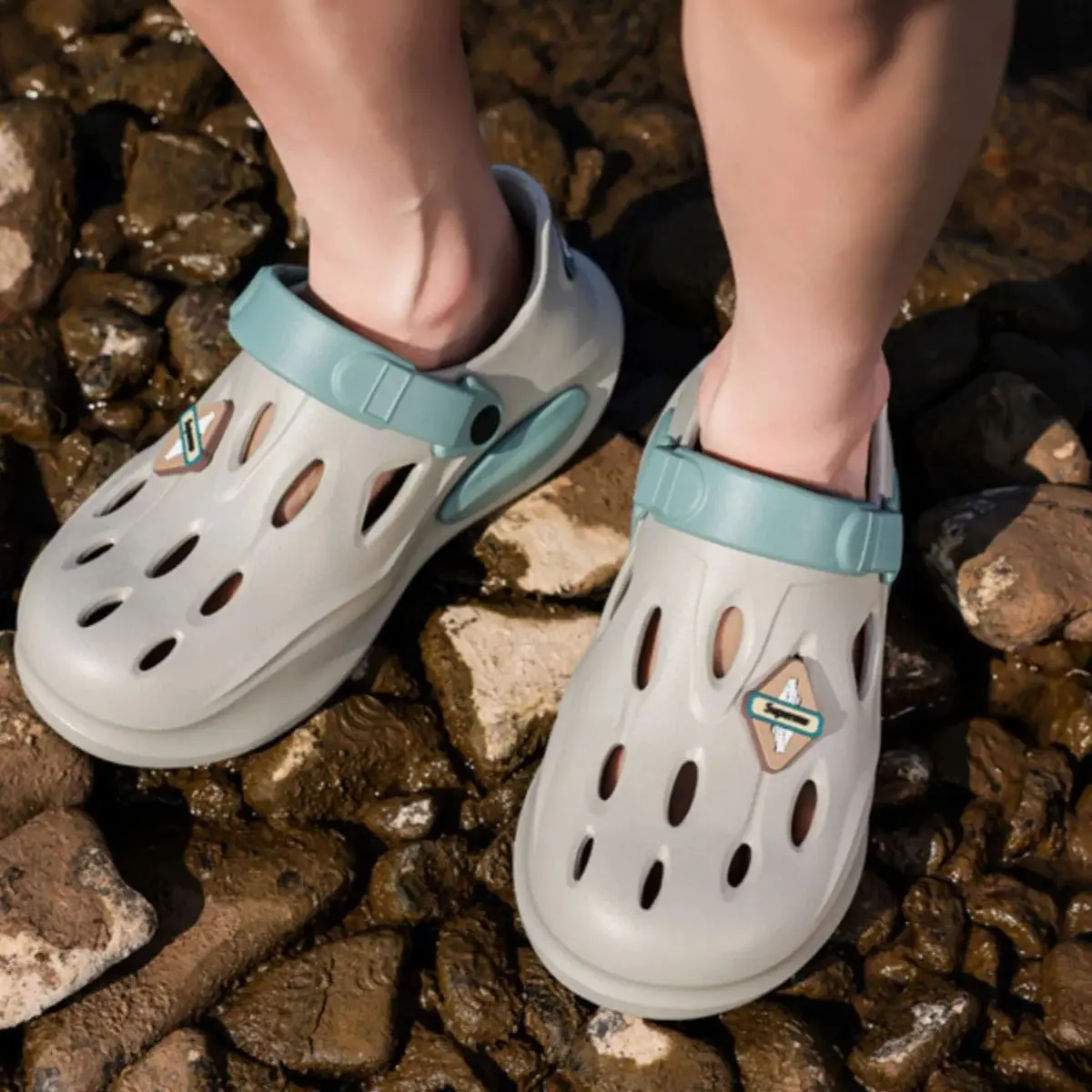الرجال الصيف المضادة للانزلاق لينة إيفا النعال الذكور في الهواء الطلق حفرة حديقة الصنادل تنفس مريحة شقة أحذية الملاعب المغطاة النساء قباقيب