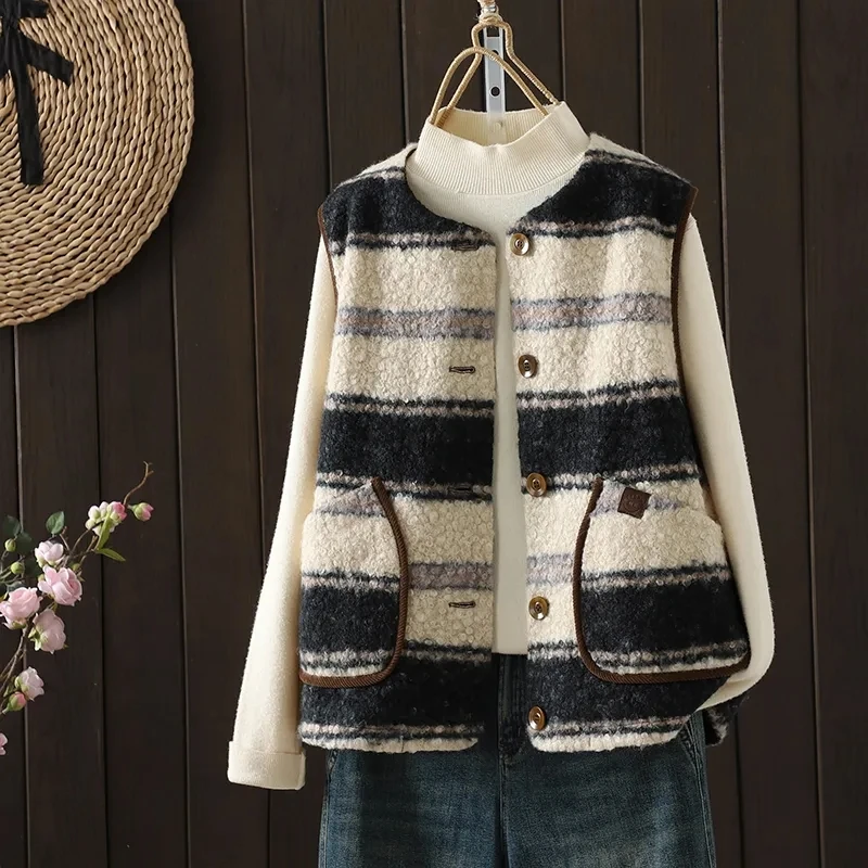

Retro Design Lamb Fur Vest For Women Autumn And Winter, Contrasting Stripes, Round Neck, Warm Woolen Jacket Waistcoat w1464