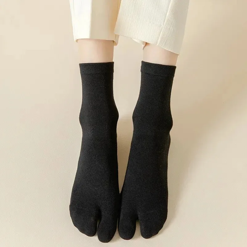1/3/5/10pairs Men Two Toe Spring Autumn Winter Warm Socks Fashion Retro Striped Japanese Tabi Socks Thick Thread Needles