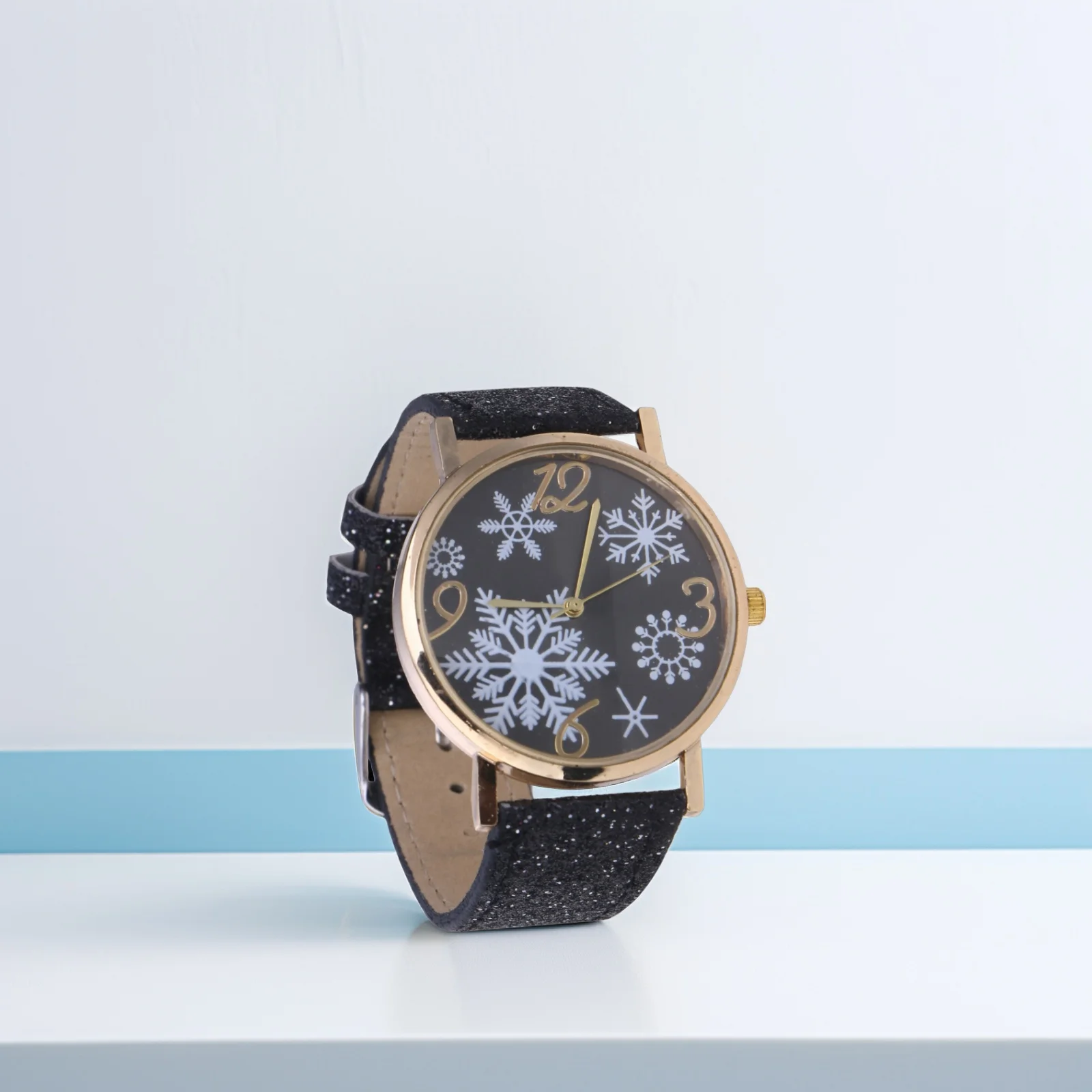 Luxury Christmas Women Quartz Watch Black Snowflake Face Alloy Material Fashion Wristwatch Gift for Lady Wife Mother