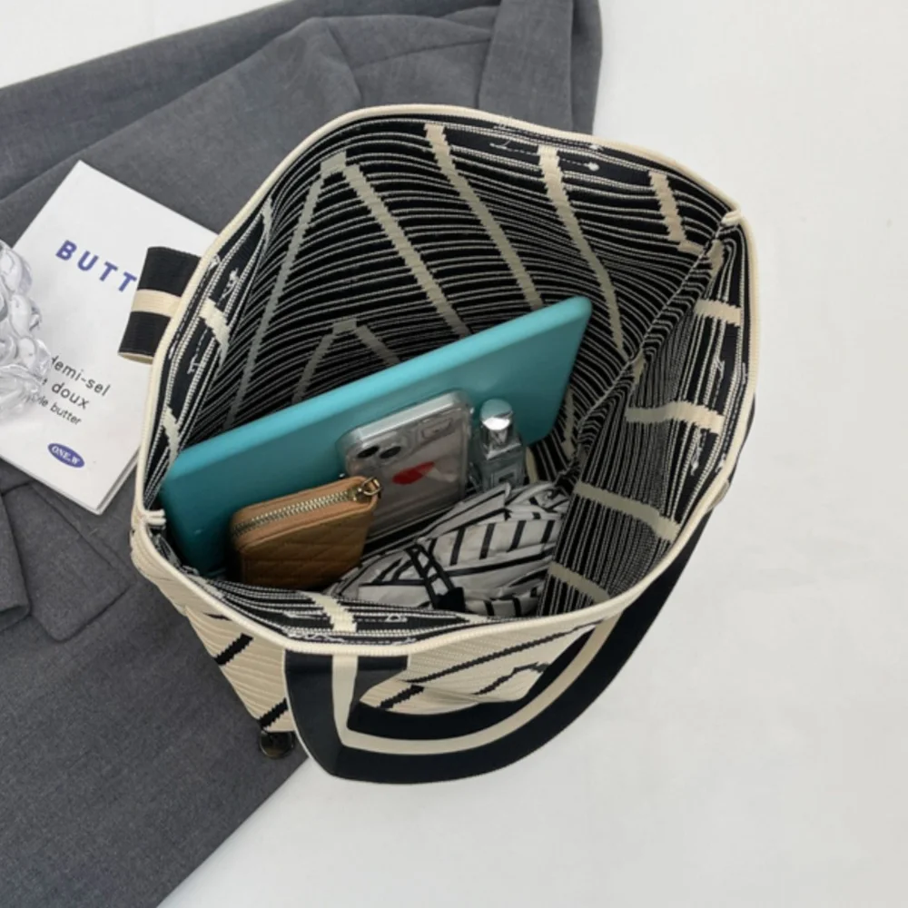 حقيبة كتف محبوكة بنمط موجة بتصميم متخصص صغير للتسوق في الشوارع، حقيبة ذات سعة كبيرة للتنقل، حقيبة دلو مائي