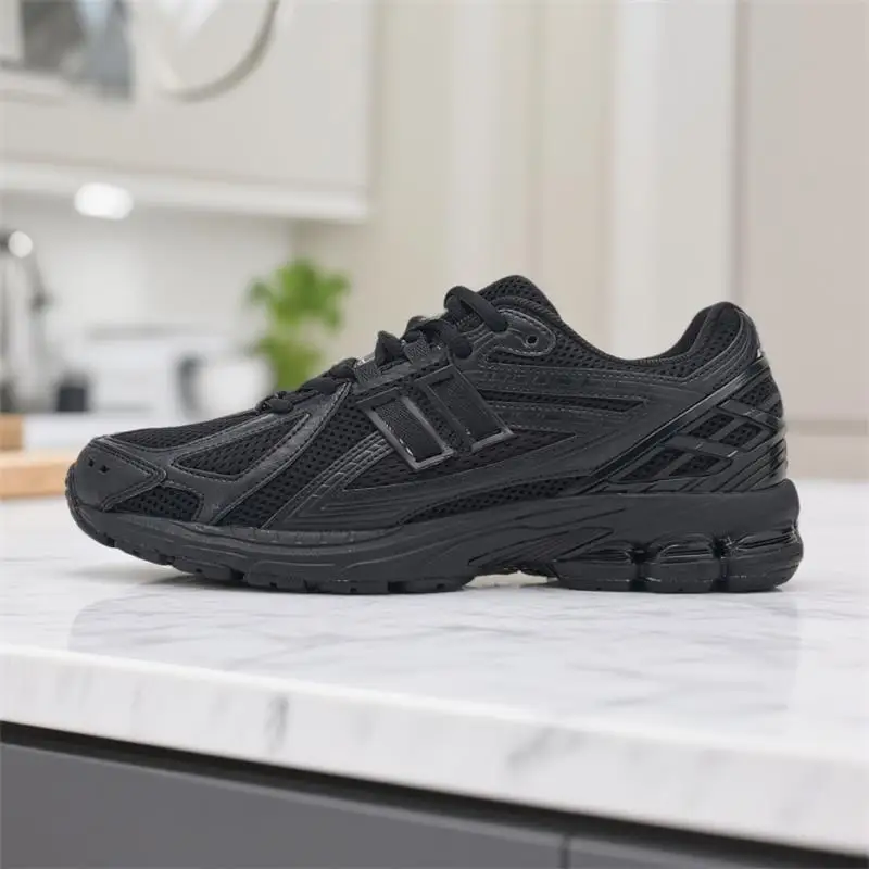 

BootsVersatile Running Sneakers, Mesh Build for Lightweight Performance