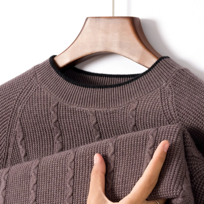 Men's solid color O-neck sweater, warm and elastic, versatile for leisure, suitable for daily wear in autumn and winter.