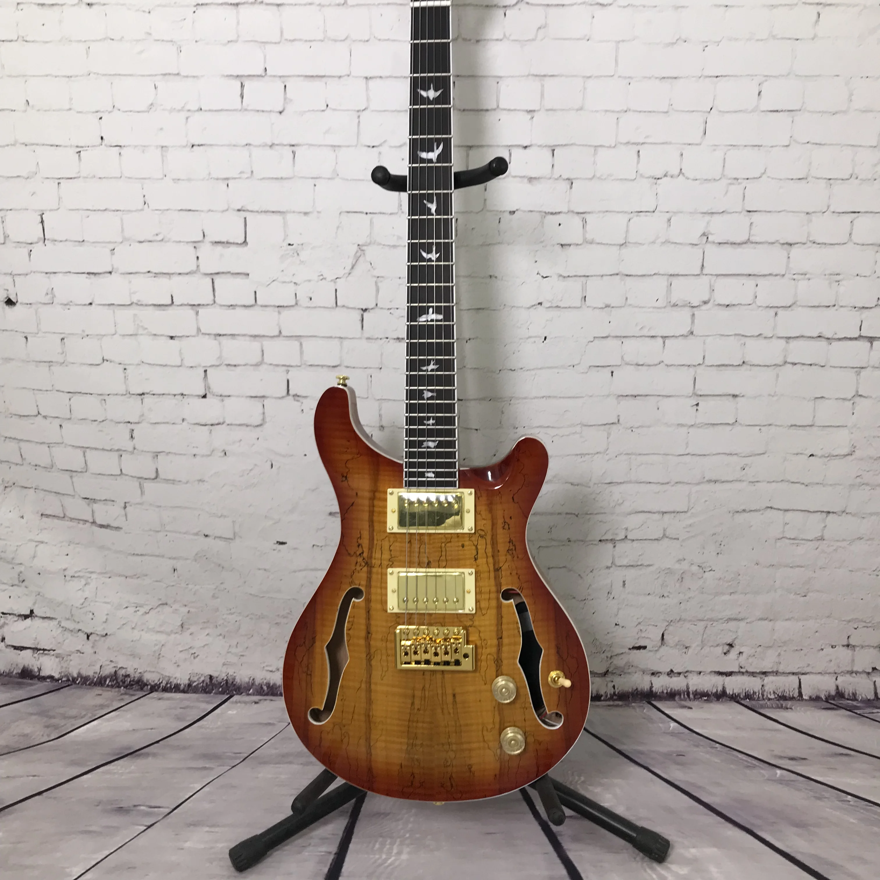 

Электрогитара Amber Sunburst полуакустическая с инкрустацией в виде птиц, золотистая фурнитура, для джаза, блюза, рока. Бесплатная доставка.