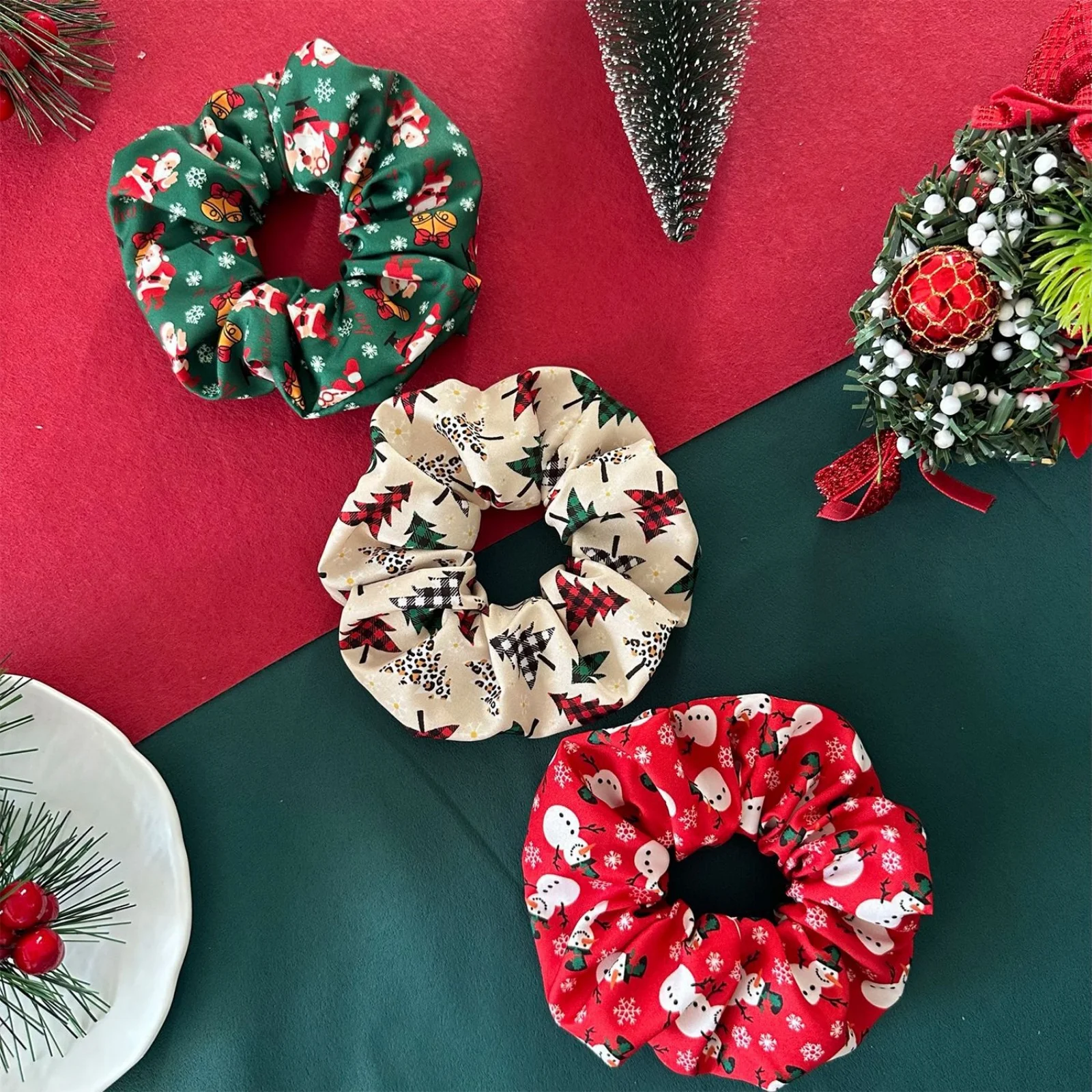 مجموعة ربطات شعر مكونة من 3 قطع لعيد الميلاد، ربطات شعر مطبوعة على شكل شجرة سانتا ثلج، إكسسوارات شعر احتفالية باللون الأحمر والأخضر والبيج للنساء