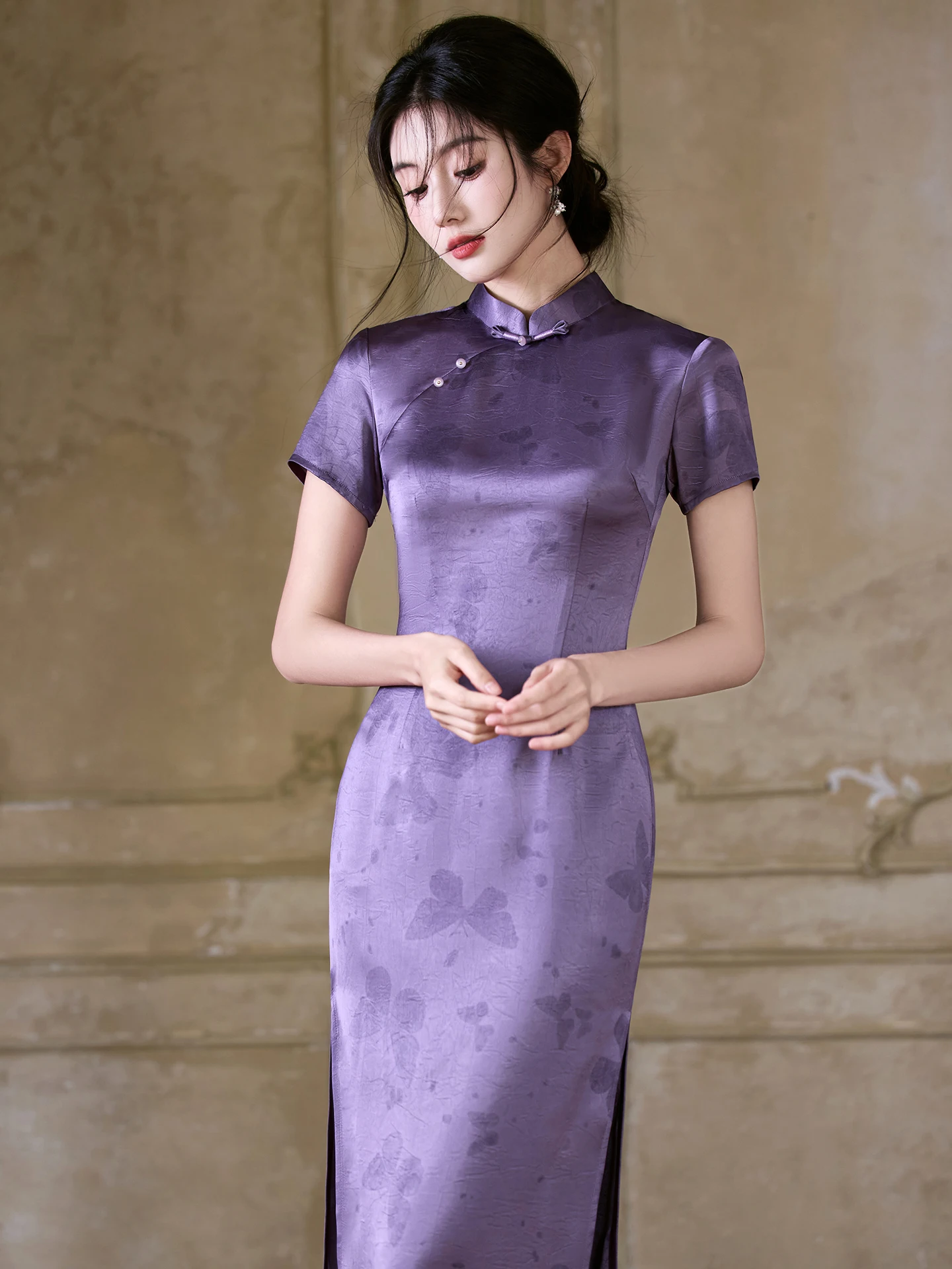 

Фиолетовое китайское платье-ципао для молодых женщин: нежный оттенок, высокое качество, для повседневной носки, комфортное, дышащее, длинное.