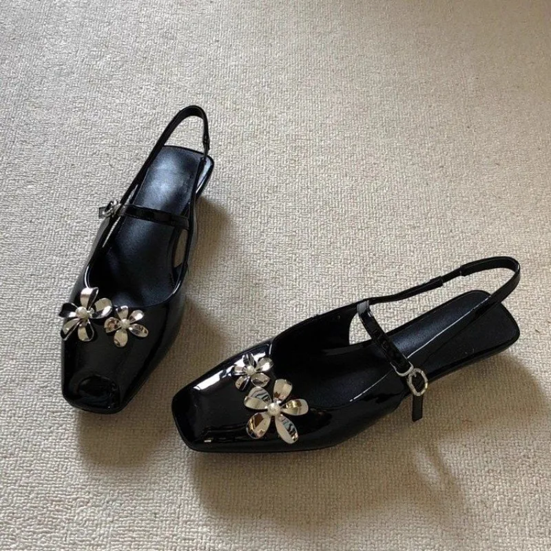 

Сандалии Baotou, новые женские летние туфли с квадратным носком и неглубоким носком, с одним ремешком и цветком, нескользящие туфли на блочном каблуке