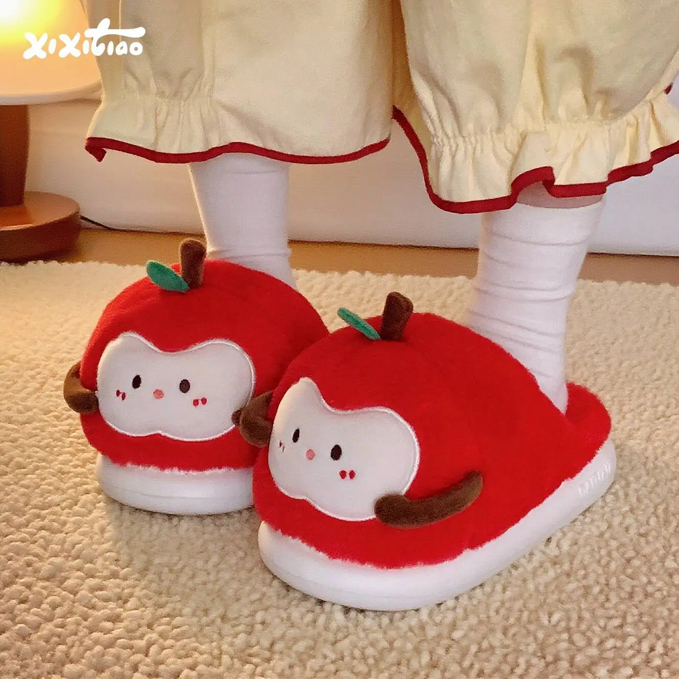 

2025 Winter New Women's Home Slippers Fun Red Apple Student Cotton Slippers Fleece Anti Slip Postpartum Indoor Household Slipper
