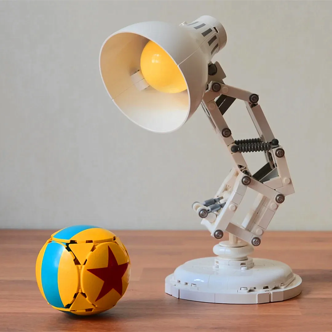 

Новый конструктор 2026 года: 613 деталей, декор для комнаты, модель 21357, развивающая игрушка-конструктор DIY для детей, подарок на Новый год и день рождения