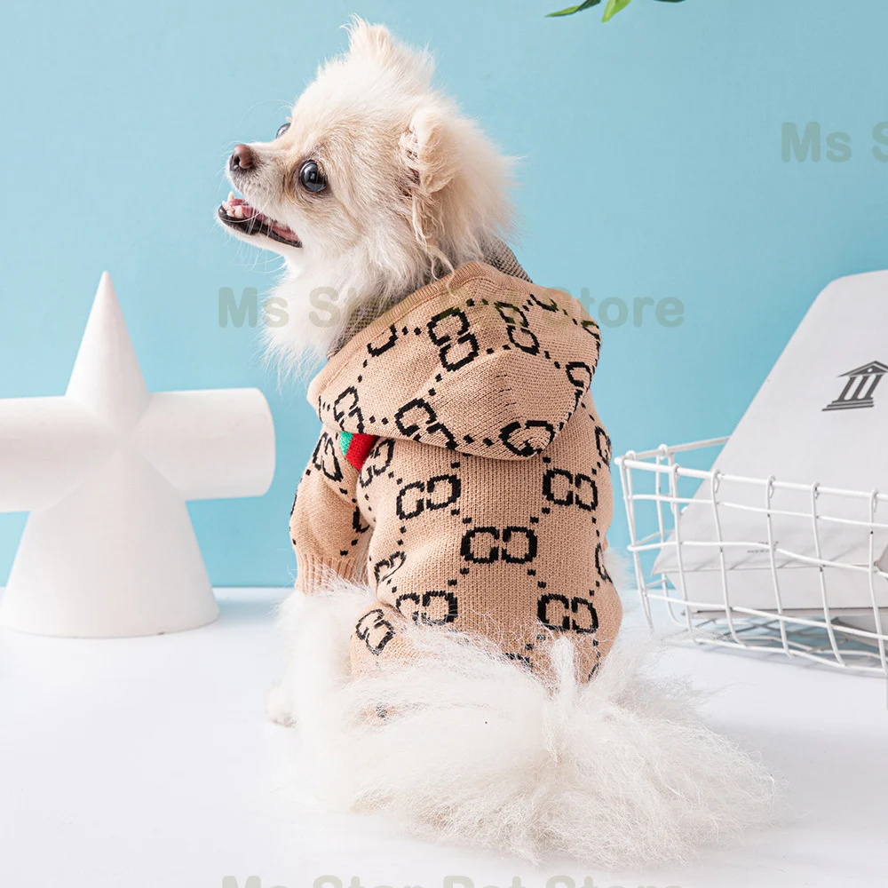 High-quality trendy pet sweater Yorkshire Chihuahua small and medium-sized dog thickened hooded fashion dog clothes in stock.