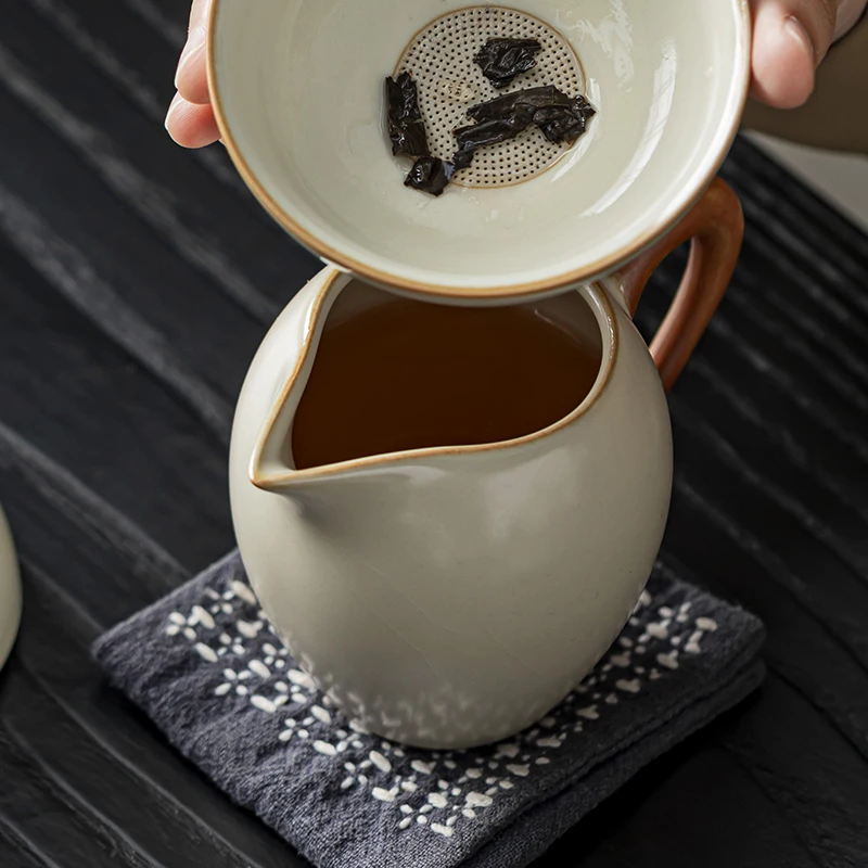 

Ceramic Gongfu Tea Set Single Anti-Scalding Tea Sea Office Home Use Fair Cup Distributor with Ceramic Handle Teaware