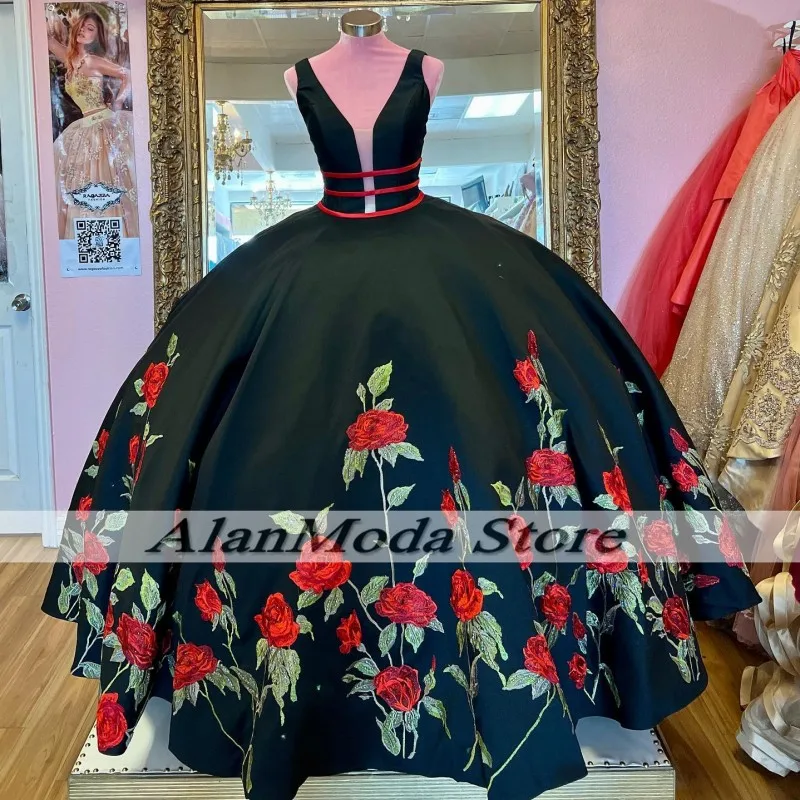 Charro-Vestidos De quinceañera bordados negros, vestido De baile con tirantes finos De satén, vestido De fiesta De cumpleaños, Vestidos sin espalda De XV