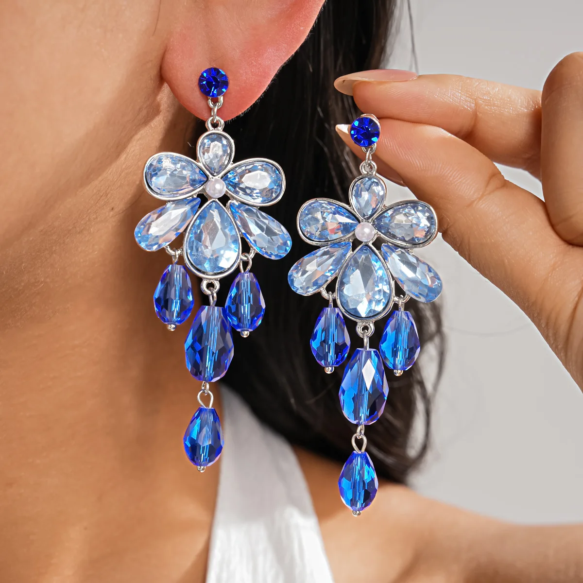

Full Gradient Blue Rhinestones Drop Earrings for Women Girls Sparkling Vintage Flower Tassel Penant Earrings Daity Jewelry Party