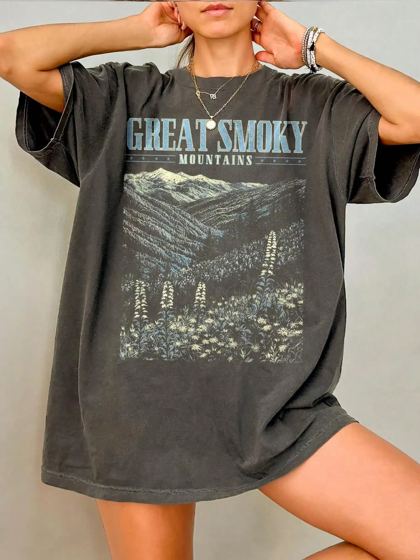 

Great Smoky Mountains Graphic Tee - Relaxed Fit Women's T-Shirt with Wildflower Print