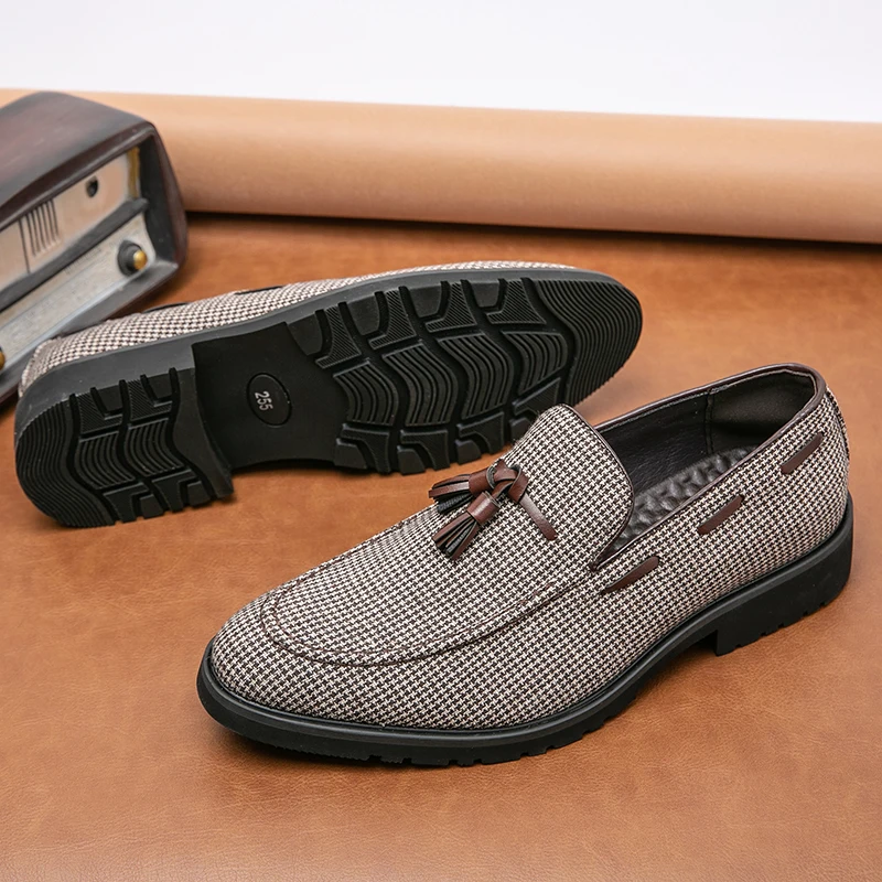 

Size 38-48 Men Business Retro Fringed Shoes A Pair of Light Comfortable Breathable Fashionable Brown Leather Shoes Men