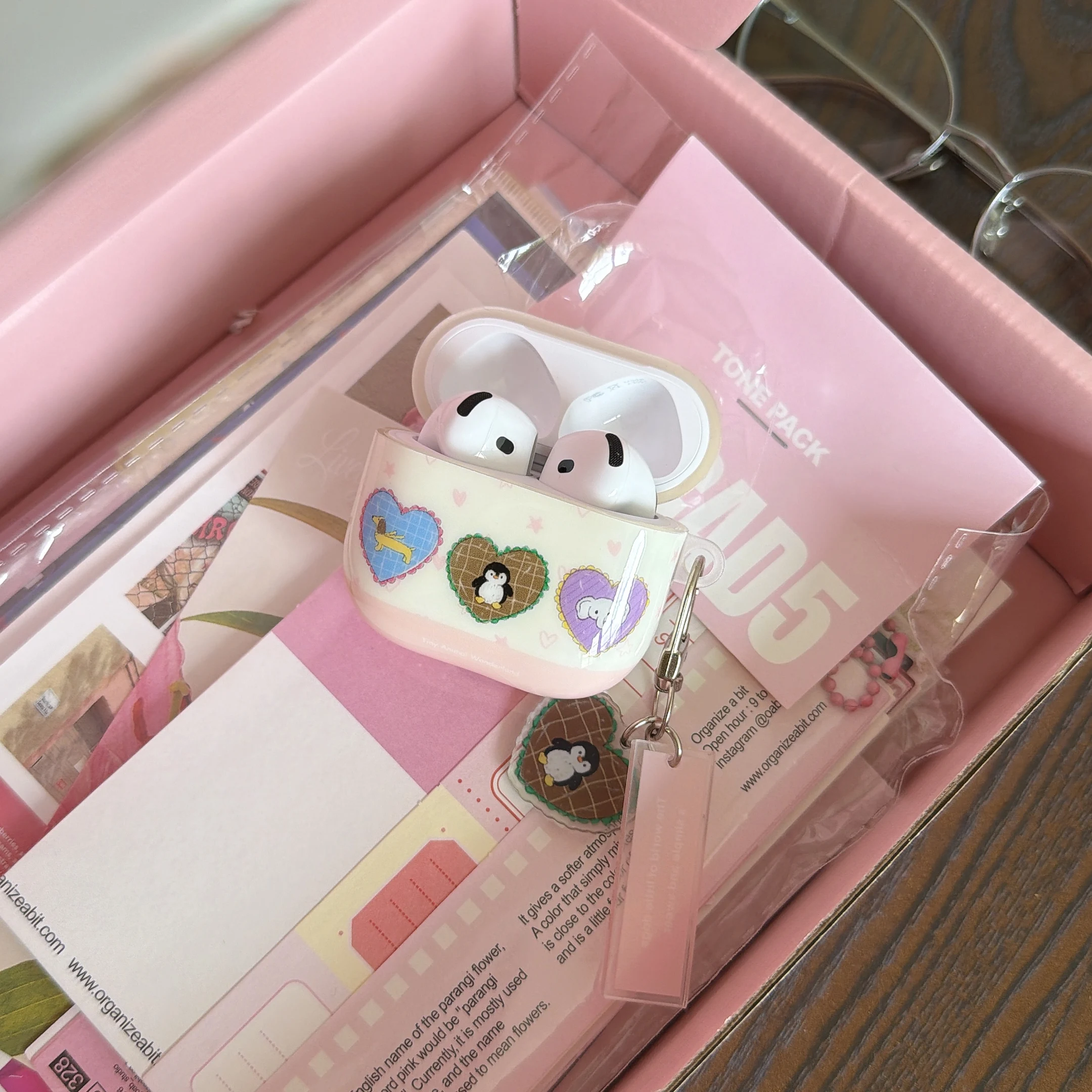 Cartoon Cute White Pink Love Stars Animals Pattern Glossy Surface Earphone Cover For AirPods 2 3 4 5 Pro Pro2 Pro3 with Pendant