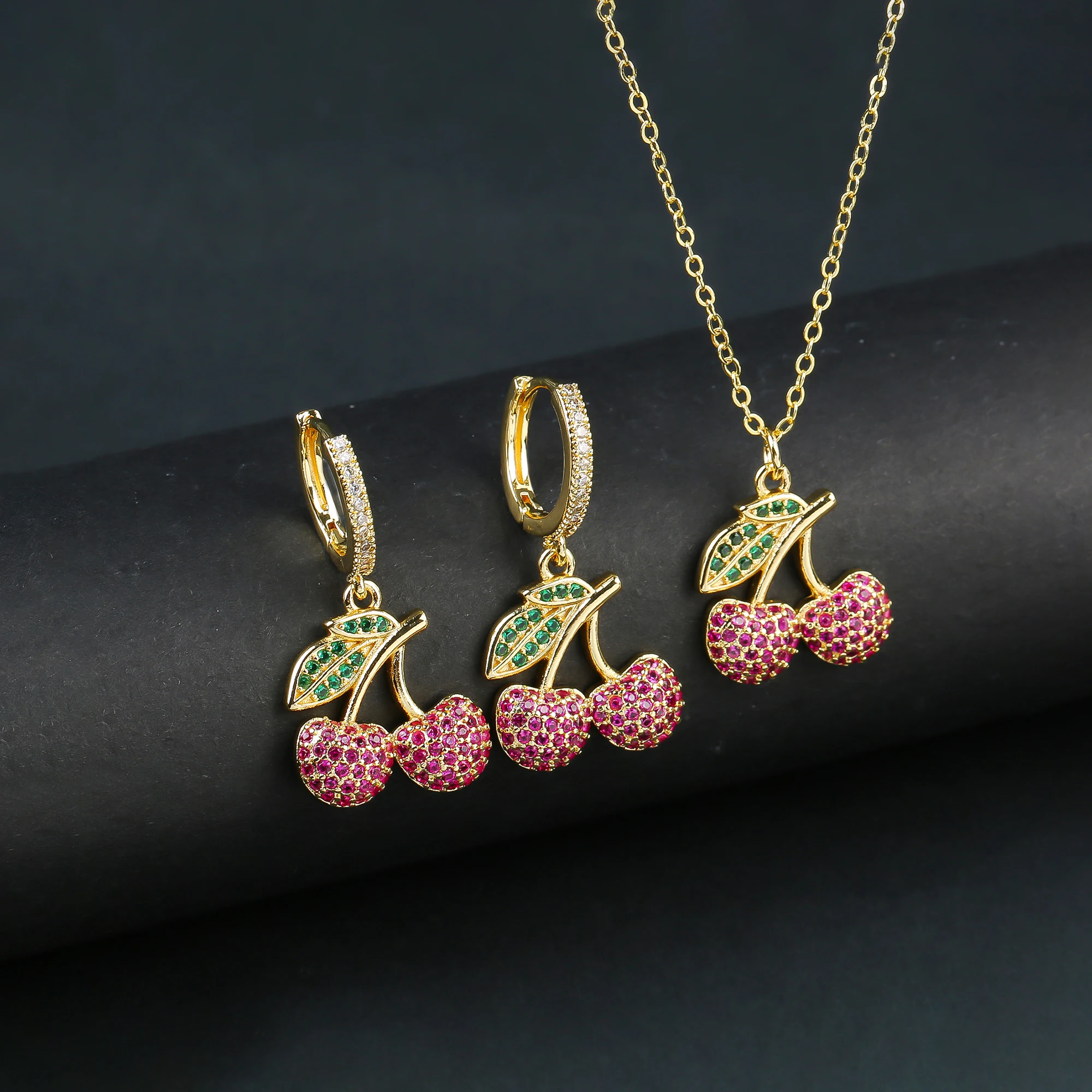 Conjunto de joyería de cereza roja de circonia de cristal de lujo ligero, pendientes, collar para mujeres y niñas, accesorios de joyería dulce, regalos de fiesta