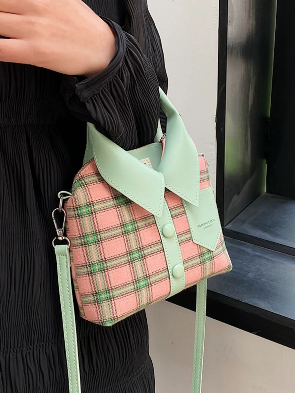 Popular Creative Crossbody Bag for Women 2023 New High Quality Plaid Clothes Design Green Pink HandBag Purses