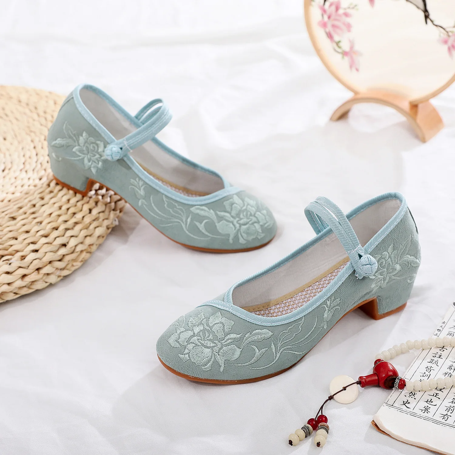 Size 34-40 Ethnic Style Flower Embroidered Women Low Heel Ladies Comfort Chinese Cheongsam Hanfu Shoes