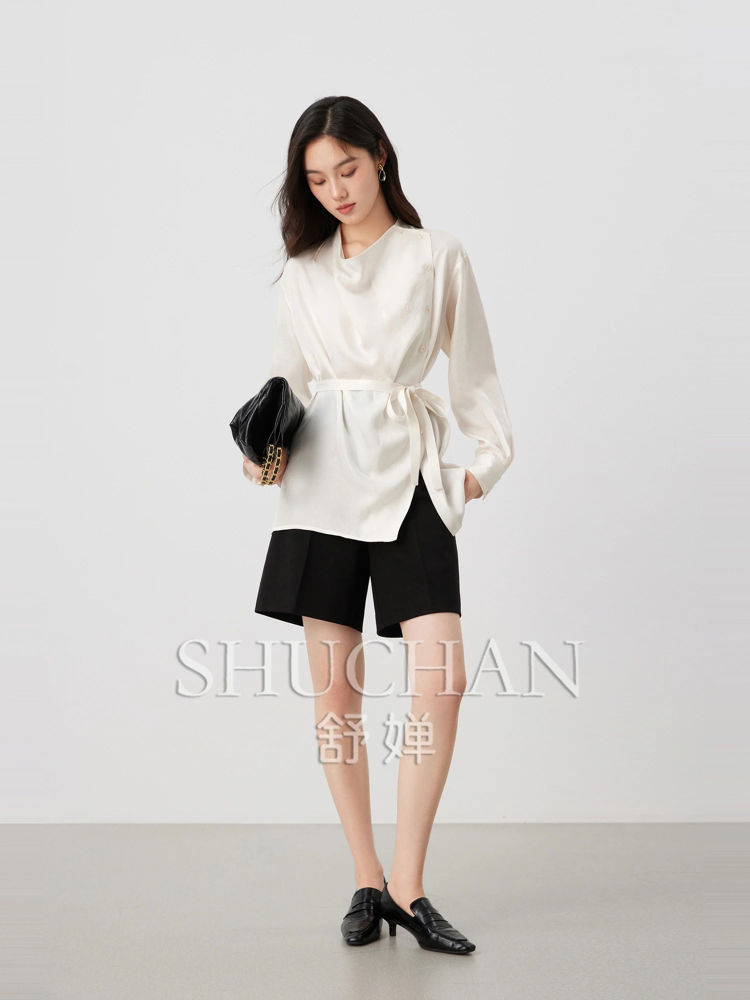 

Fashionable Styling, Skin-friendly and Smooth Acetic Acid, Swinging Collar Side Placket Button-up Shirt Women