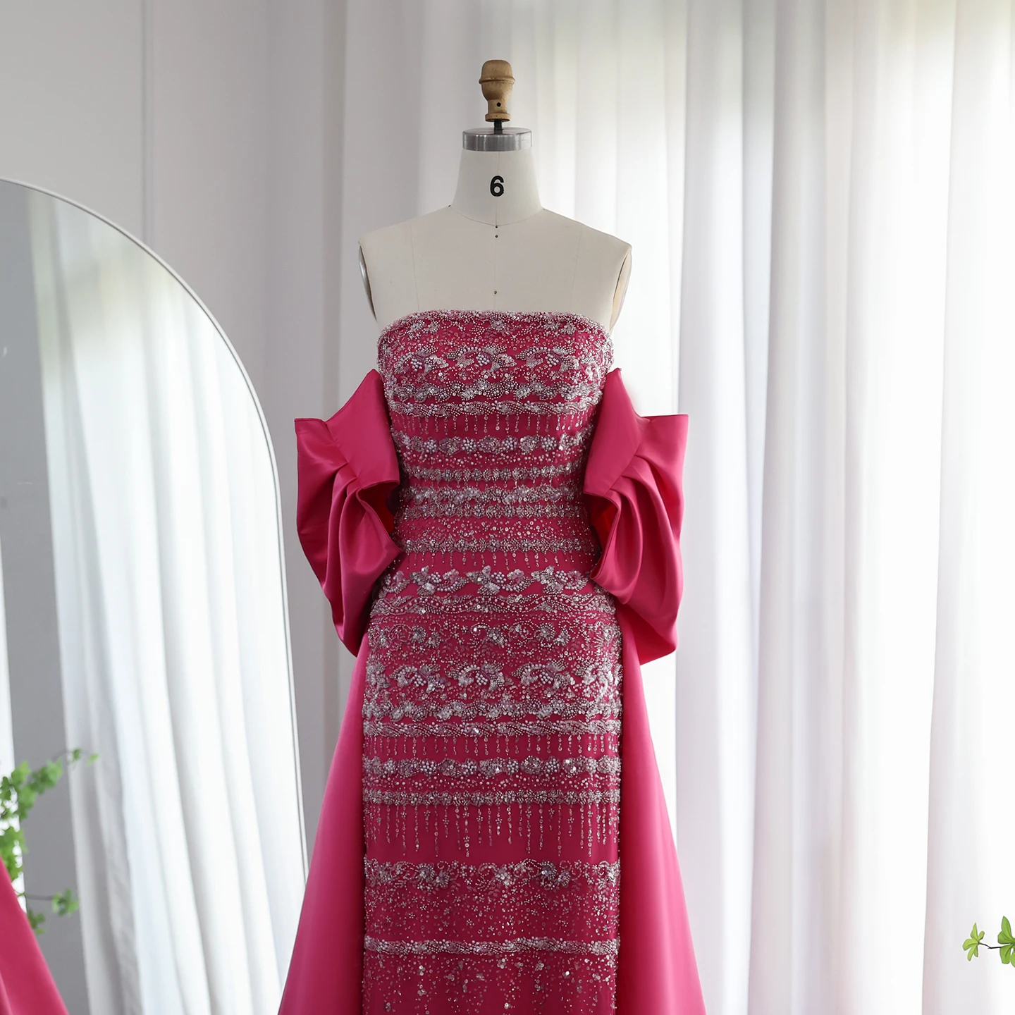 Sharon Said Luxuriöses Salbeigrünes Abendkleid Fliederblau Perlenbesetzt Fuchsia mit Cape für Damen Hochzeitsfeierkleid SS238 Maßanfertigung – Detail 17