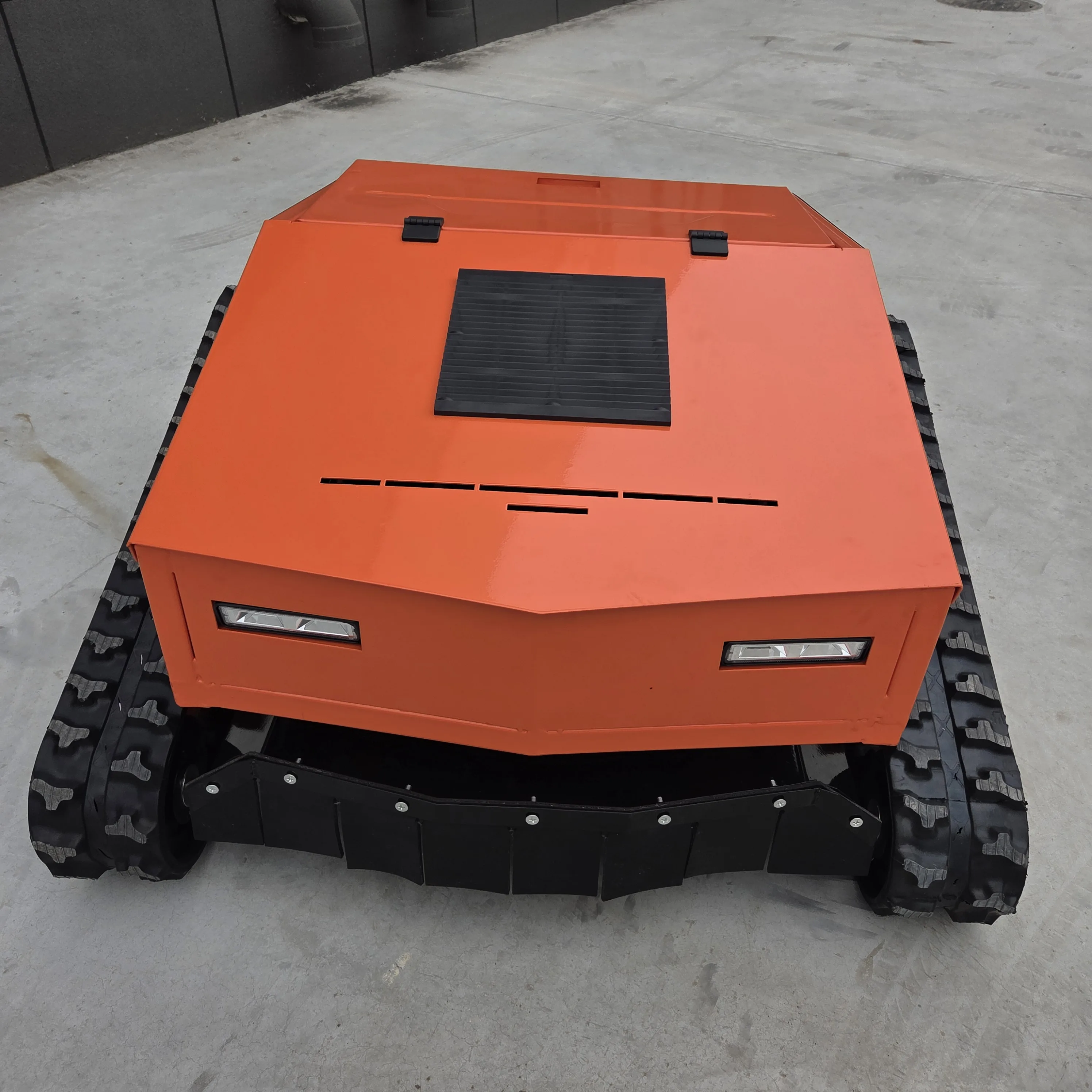 High-intensity operation 3800M²/H crawler mower robot GPS navigation automatic charging 800mm mowing width 23 horsepower