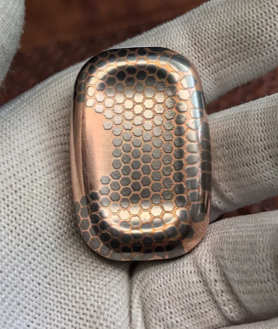 

Used EDC A friend of Liu Chu's is promoting an EDC decompression toy made of superconductivity material