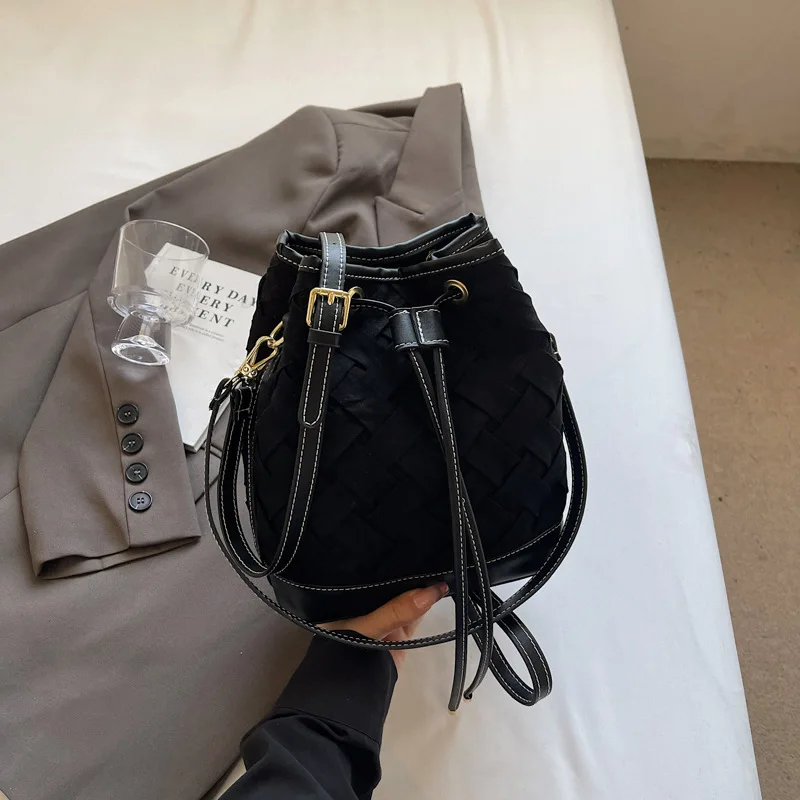

2025 Summer Bucket Bag - Trendy Women's Shoulder Purse, Minimalist Crossbody for Casual Outings