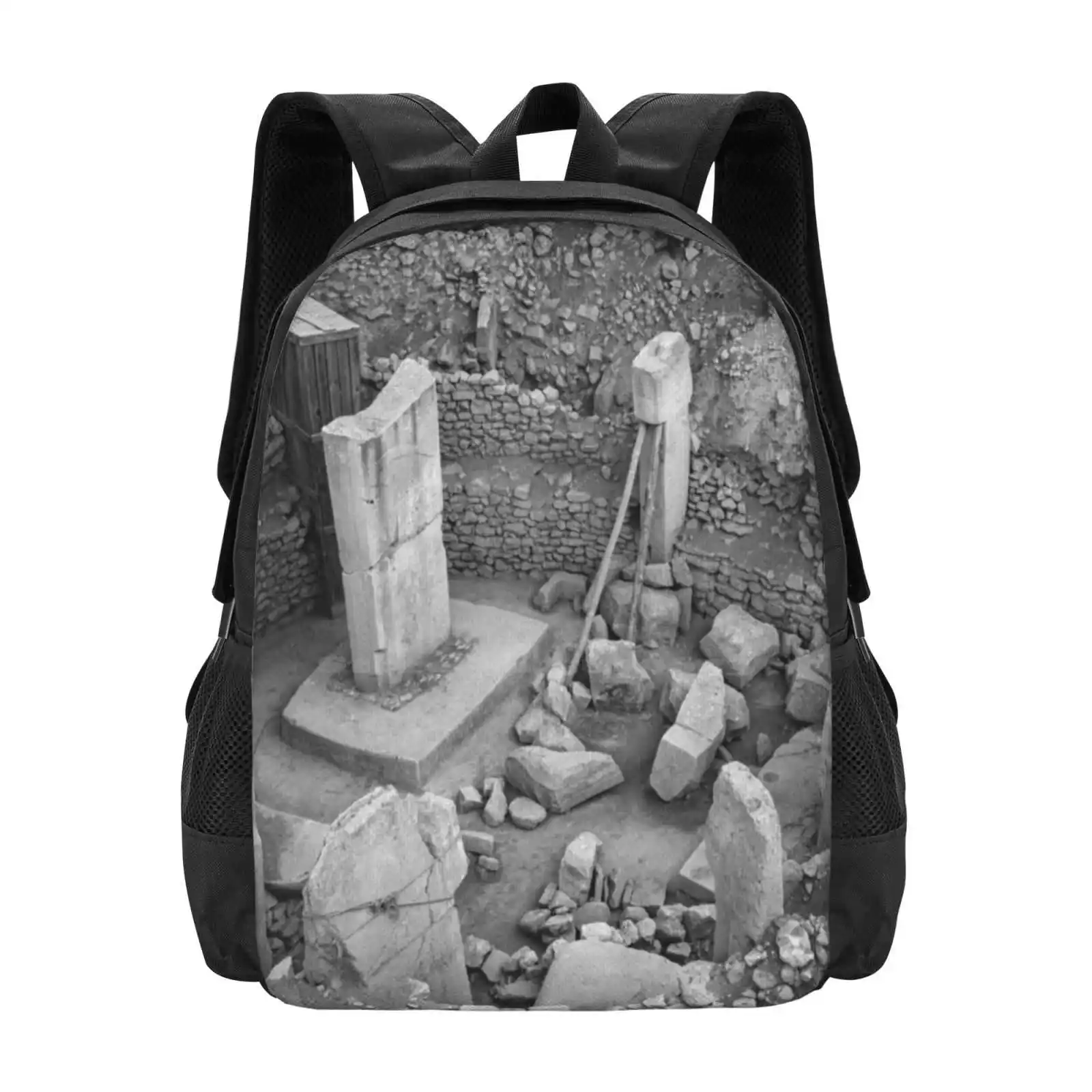 

Древний сайт G Bekli Tepe в Южной Турции. Дизайн с узором для ноутбука. Путешествия. Школьные сумки. Древние руины. Поклонение Stonehenge.