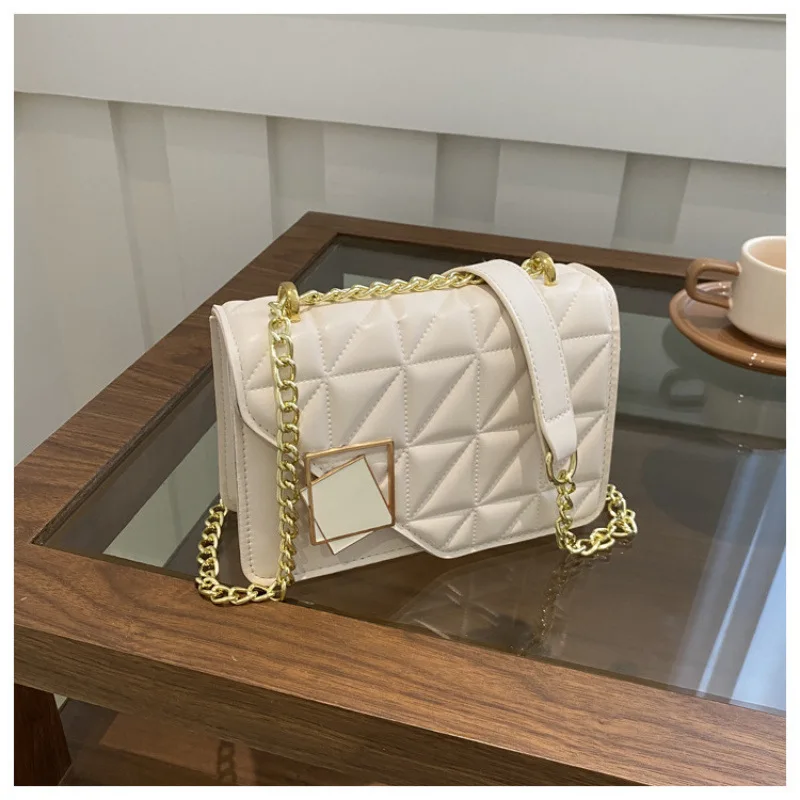 

2025 текстурированная сумка с ремешком-цепочкой, эстетичный квадратный кошелек для женщин, модная сумка через плечо, шикарная сумка через плечо, необходимая сумка этого года