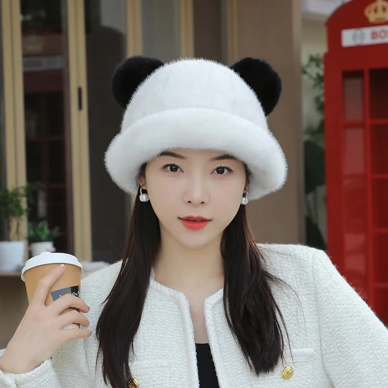 A warm and cute velvet hat for women in autumn winter The ear-ear makes face small basin