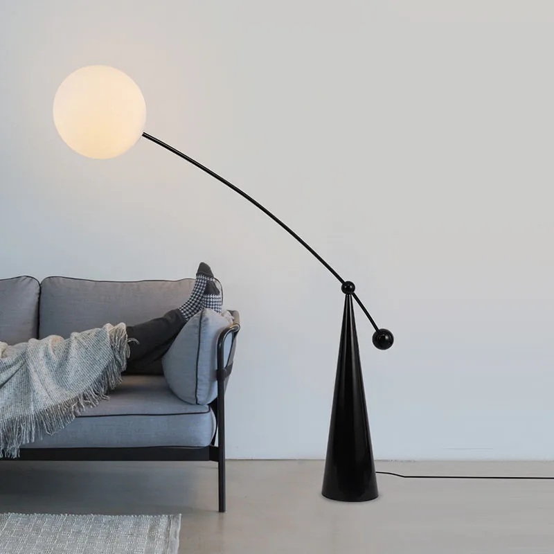 

Современный простой диван для гостиной рядом с моделью комнаты, кабинета, декоративный дизайн, чувство света, роскошный торшер для рыбалки